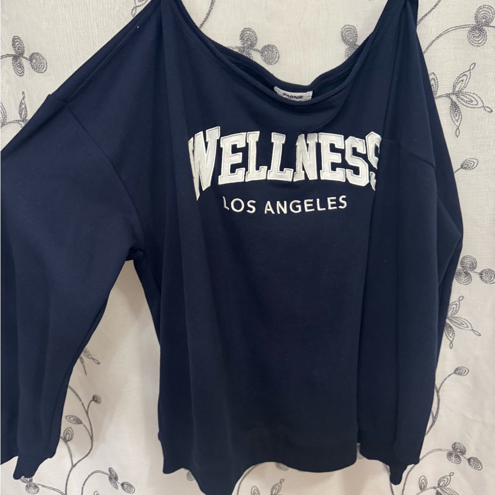 Garage Blue sweatshirt oversized look, off the shoulder.